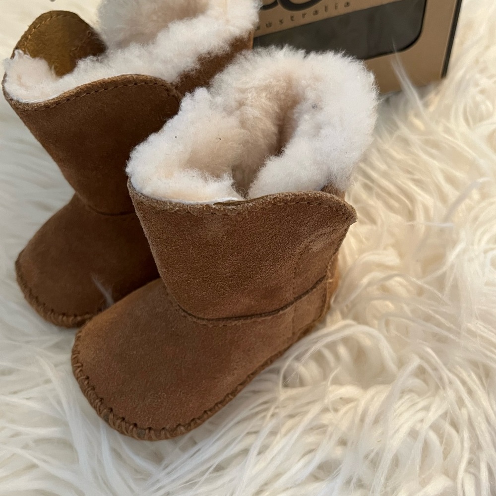 UGG chestnut Caden boot